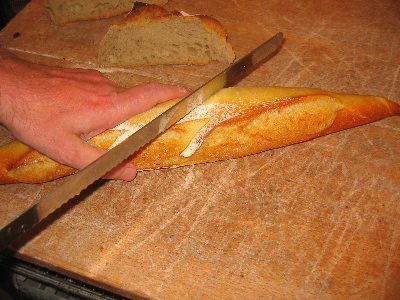 baguette-traditional-in-le-boulanger-de-mongejpg.jpg
